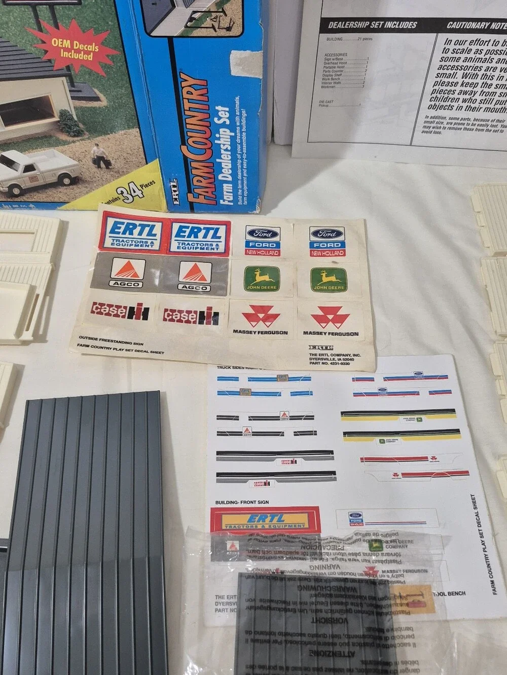 Vintage Ertl 4231 Farm Country Farm Dealership Set 1/64